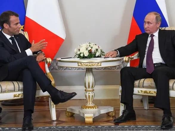 Макрон за підсумками зустрічі з Путіним назвав бесіду "прямою, чесною і дуже плідною"