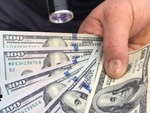 Голові сільради на Київщині повідомили про підозру в одержані 90 тисяч доларів хабара