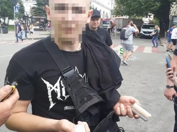 У центрі Києві затримали хлопців з піротехнікою і балаклавами