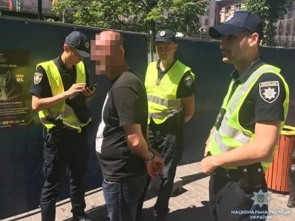 На Хрещатику в іспанської вболівальниці вкрали квитки на фінал ЛЧ
