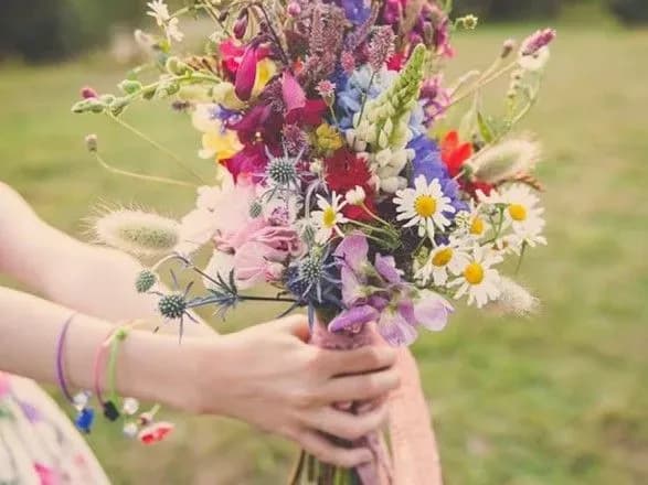 Завтра в Україні буде тепло і вітряно