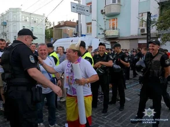 Поліція: до відльоту останніх уболівальників залишилося 39 рейсів