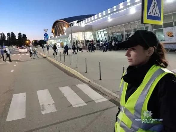 Уболівальники "Реалу" та "Ліверпуля" повертаються додому: поліція пильнує порядок