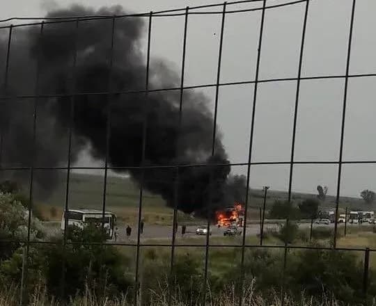 У Греції після удару блискавки згорів автобус