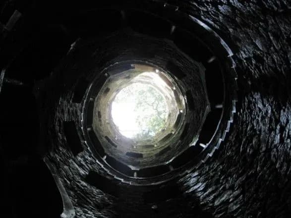 В Одесі дівчина впала у 20-метрову криницю