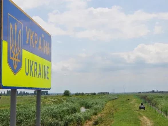 Росіянка з трьома дітьми на кордоні попросила статусу біженця