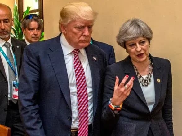 ЗМІ: Мей запропонує Трампу зустрітися поза межами Лондона для уникнення протестів