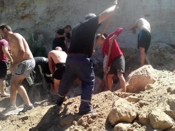 На Харківщині юнак загинув під завалом піску