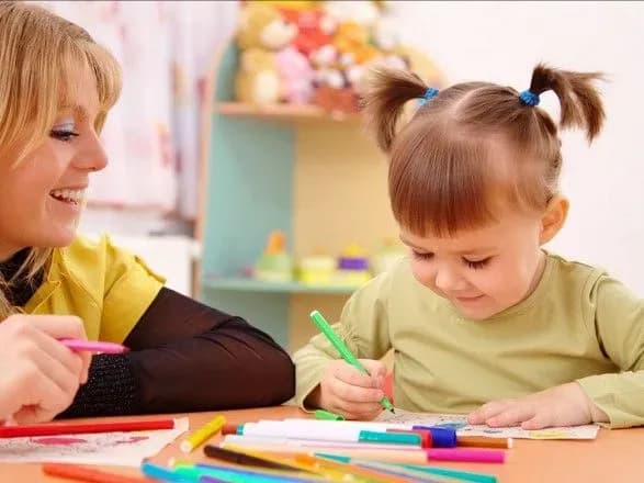 Гроші на няню від Гройсмана: породіллям треба вдесятеро більше