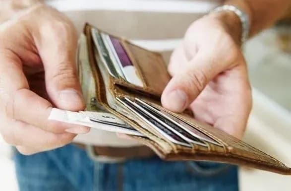 За кордон заборонили виїжджати 120 тис. батькам-боржникам аліментів