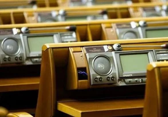Три лідери парламентських фракцій пропустили половину голосувань у травні