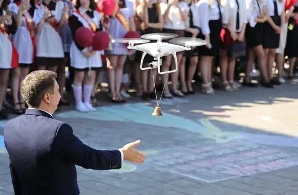 У Білорусі на останньому дзвонику замість першокласниці запустили дрон