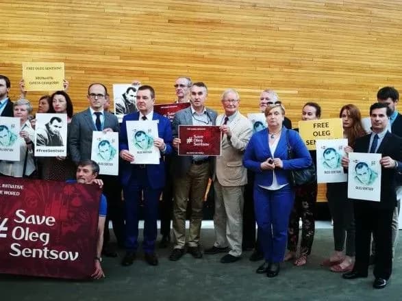 У світі триває глобальна акція на підтримку Сенцова