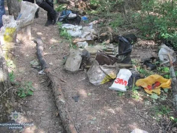 Правоохоронці вилучили арсенал зброї та боєприпасів на Луганщині