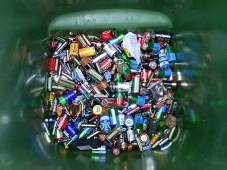 В Україні немає підприємств з належної утилізації батарейок - Семерак