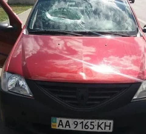 КМДА: Міст поблизу станції метро "Берестейська" цілий, водія травмували хулігани