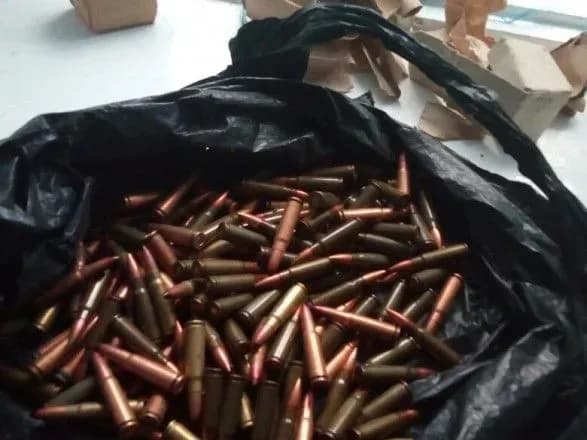 На Одещині 14-річна дівчинка "дарувала" набої у школі