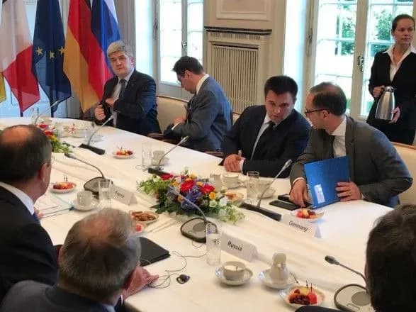 Встреча глав МИД "нормандского" формата длится около трех часов