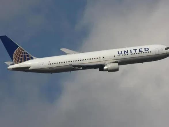 Літак екстрено сів в Ірландії через записку про бомбу