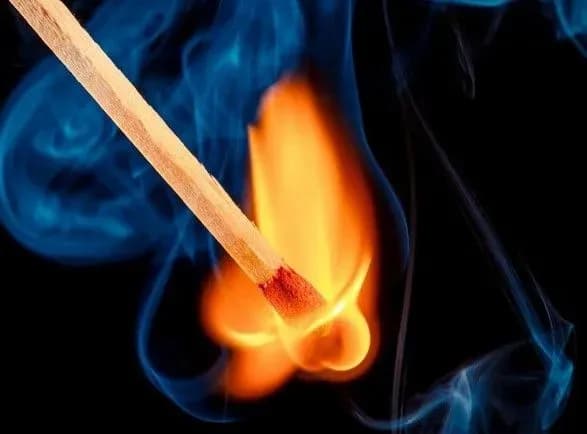 На Донбасі онук спалив власного дідуся