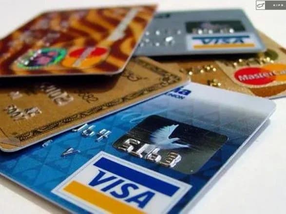 Більше третини українців не мають рахунків у банках