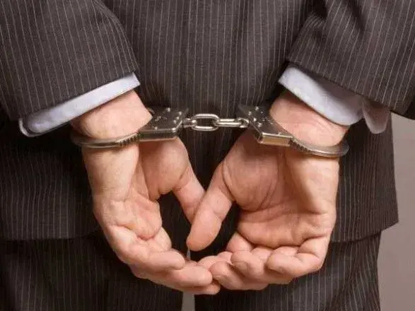 Прокурор и адвокат попались на взятке 8000 долларов