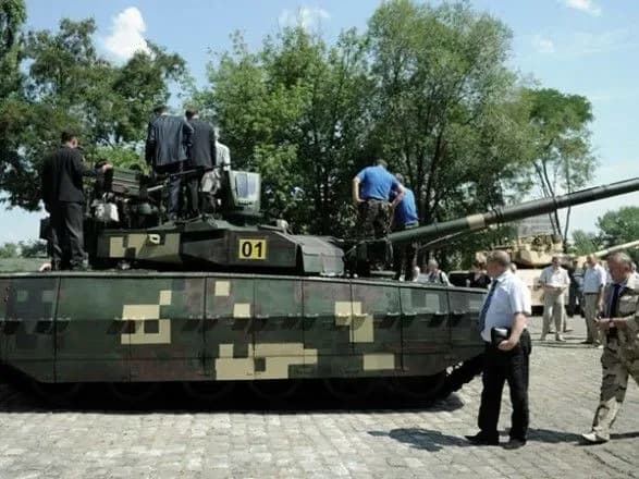 Україна готова розглянути можливість спільного виробництва бронетехніки з Таїландом – РНБО
