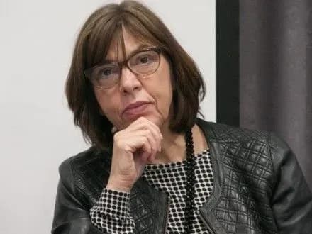 Евродепутат Хармс заявила, что ей звонили с фейкового номера якобы от АП