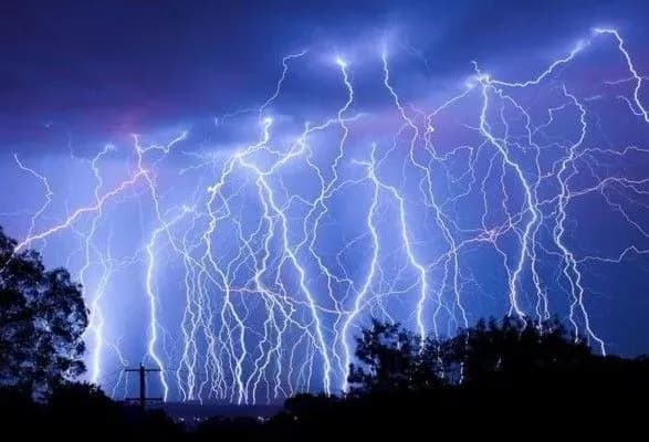 Жителів західних областей попередили про погіршення погодних умов до кінця дня