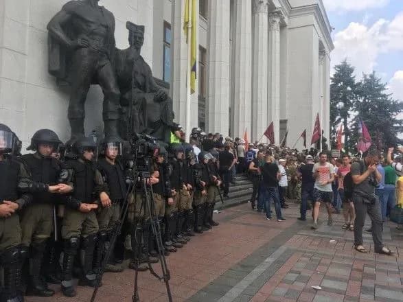 МВС: у випадку прориву мітингувальників в ВРУ, правоохоронці діятимуть в рамках закону