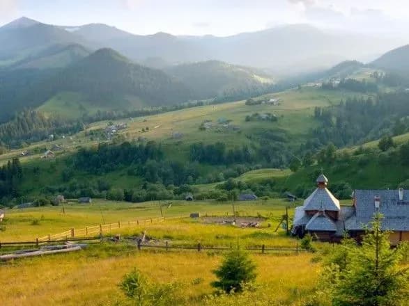 Сьогодні в Україні очікується спекотна погода, в західних областях - грозові дощі