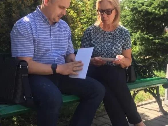 Адвокат повезе Сенцову лист від Порошенка