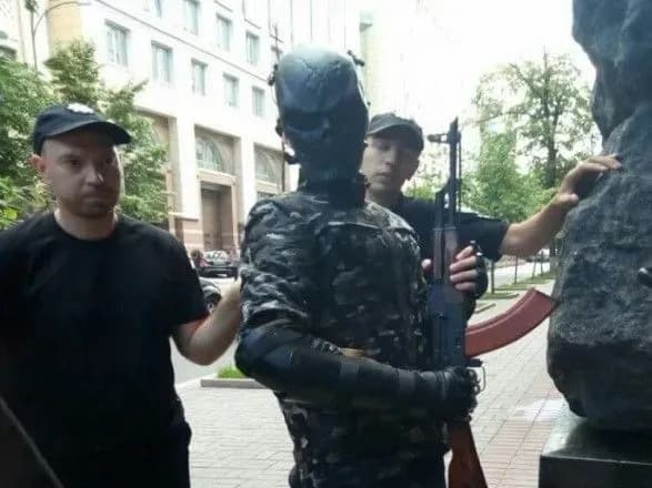 Затриманим зі зброєю біля Кабміну виявився учень дев'ятого класу