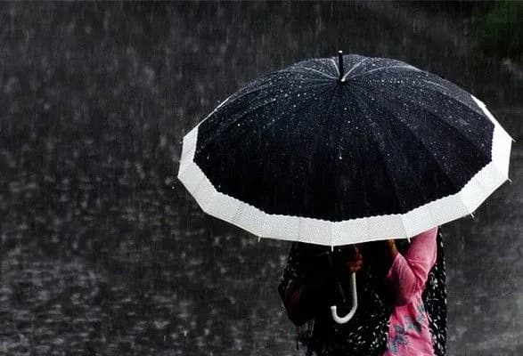 Завтра у Києві очікуються грози та шквали