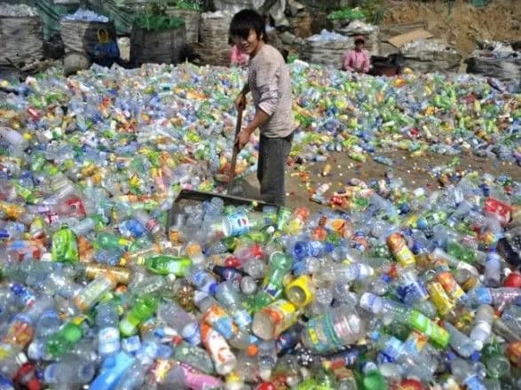 Литва розповість Шотландії, як переробляти 92% використаних пляшок