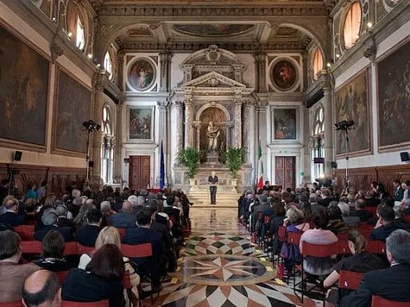 Венеціанська комісія закликає Угорщину скасувати пакет законів проти мігрантів