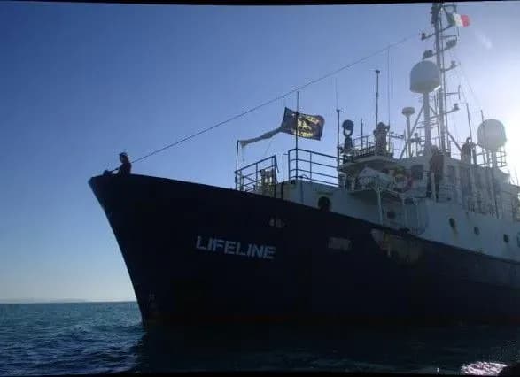 Італія захопила два судна з мігрантами німецької рятувальної місії