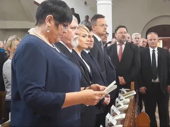 Клімкін і Сійярто у Берегово вручили дипломи випускникам