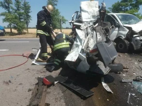 ДТП на Кіровоградщині: загиблих деблокували з понівеченого авто