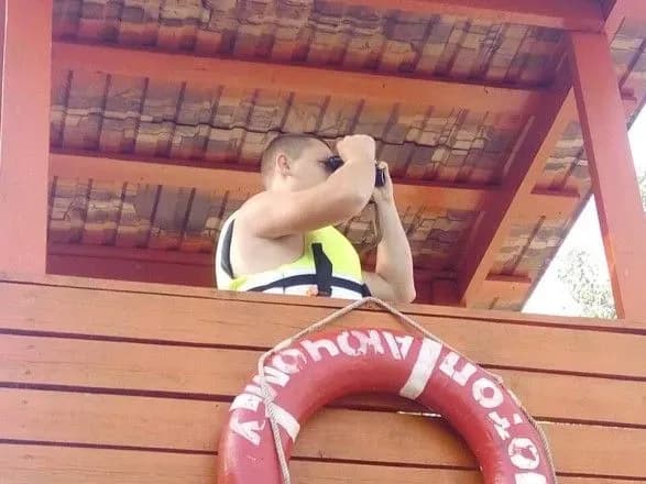 На пляжі у Херсоні врятували жінку