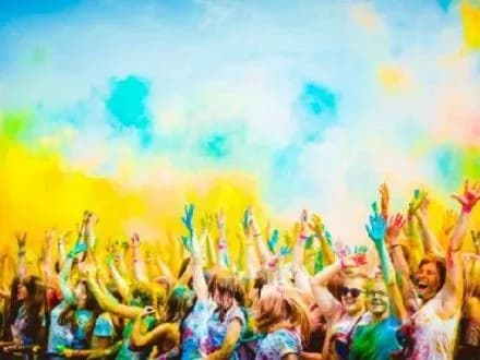 Сьогодні в Україні відзначають День молоді