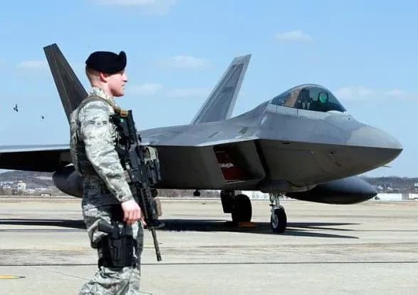 ЗМІ: США зміцнюють свої об'єкти ВВС біля російського кордону