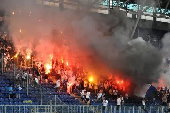 На Полтавщині під час матчу стався масштабний зрив петард