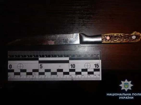 У Києві чоловік через ревнощі вдарив жінку ножем