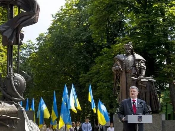 Конституцію не можна змінювати під конкретних осіб – Президент