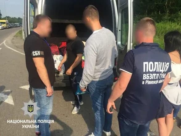 Правоохоронці завадили вивозу двох дівчат у рабство за кордон