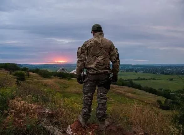 Міноборони повернуло через суди 80 тис. га землі, але не може її зареєструвати - Полторак