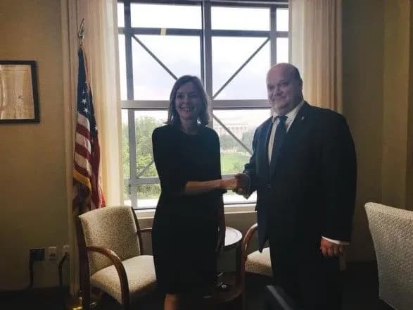 Украина и США обсудили продолжение выдачи виз по программе Work & Travel