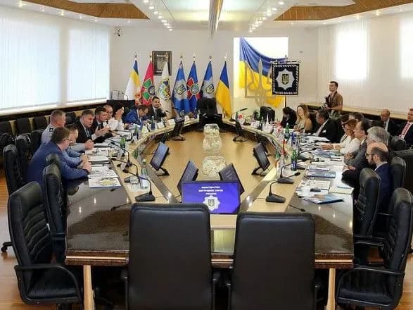 Неонацистам нужно ограничить въезд в ЕС - Аваков