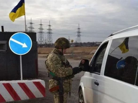 На Донбассе изменен режим работы КПВВ "Золотое"